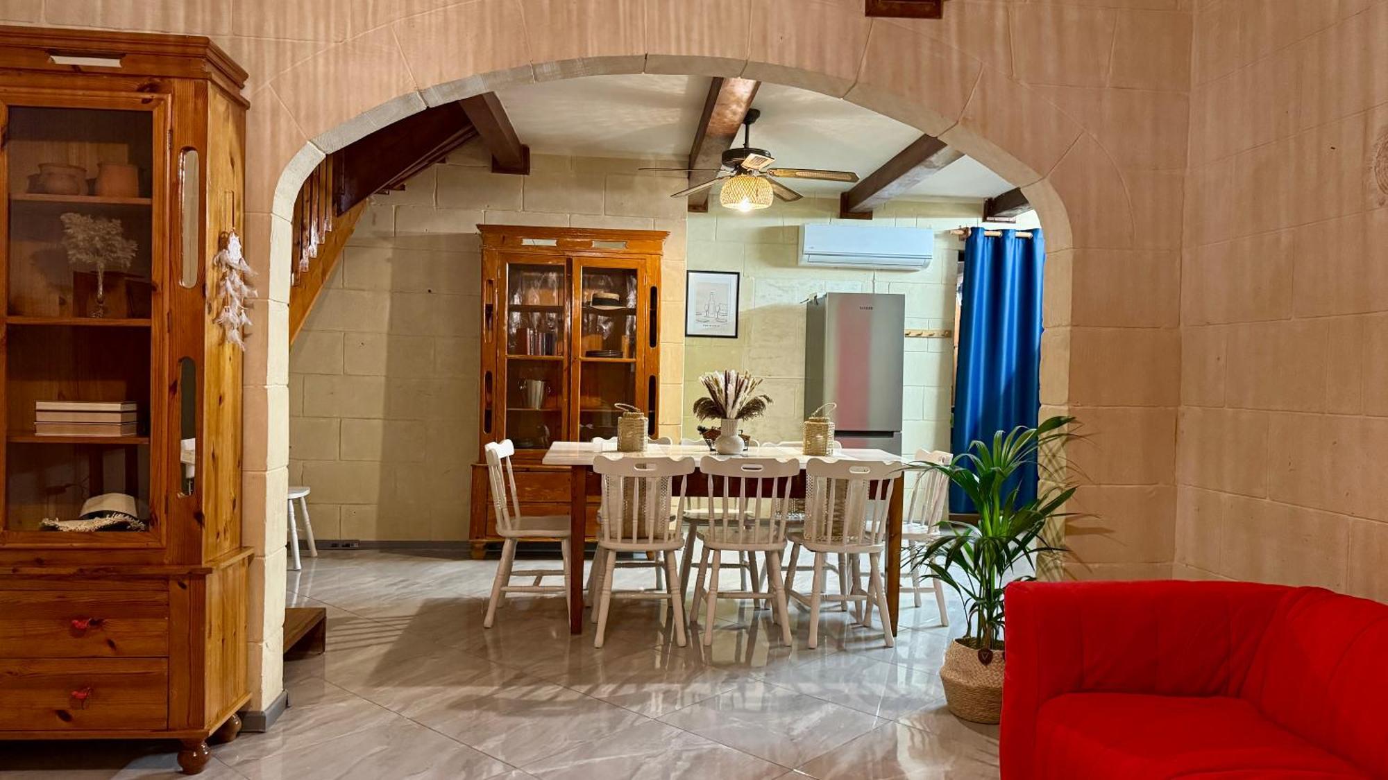 Mystic Flowers & Pool Villa Gharb (Gozo)