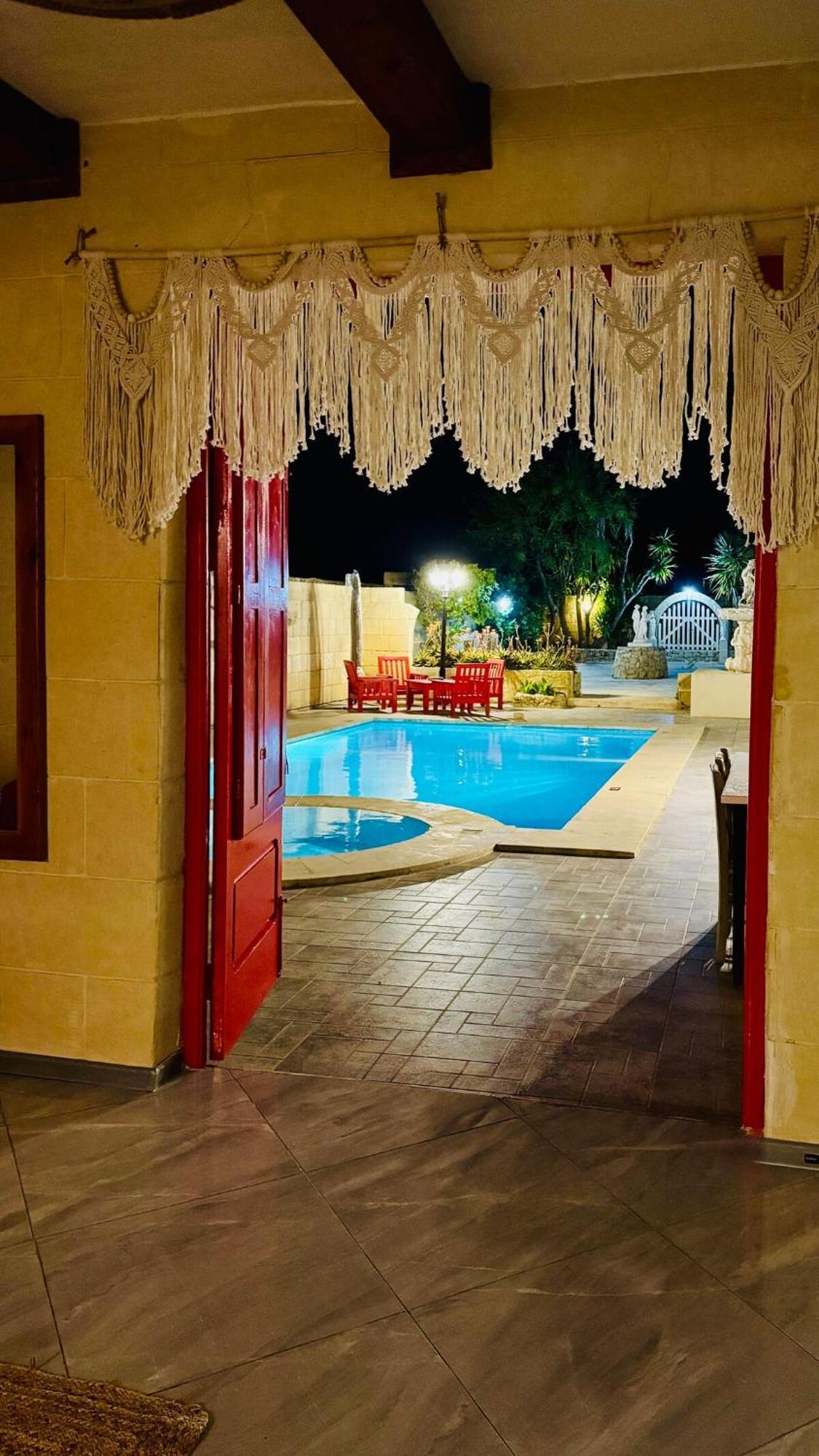 Mystic Flowers & Pool Villa *