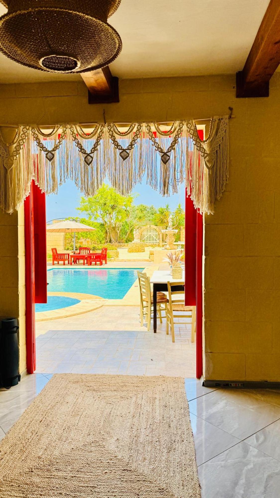 Mystic Flowers & Pool Villa Gharb (Gozo)